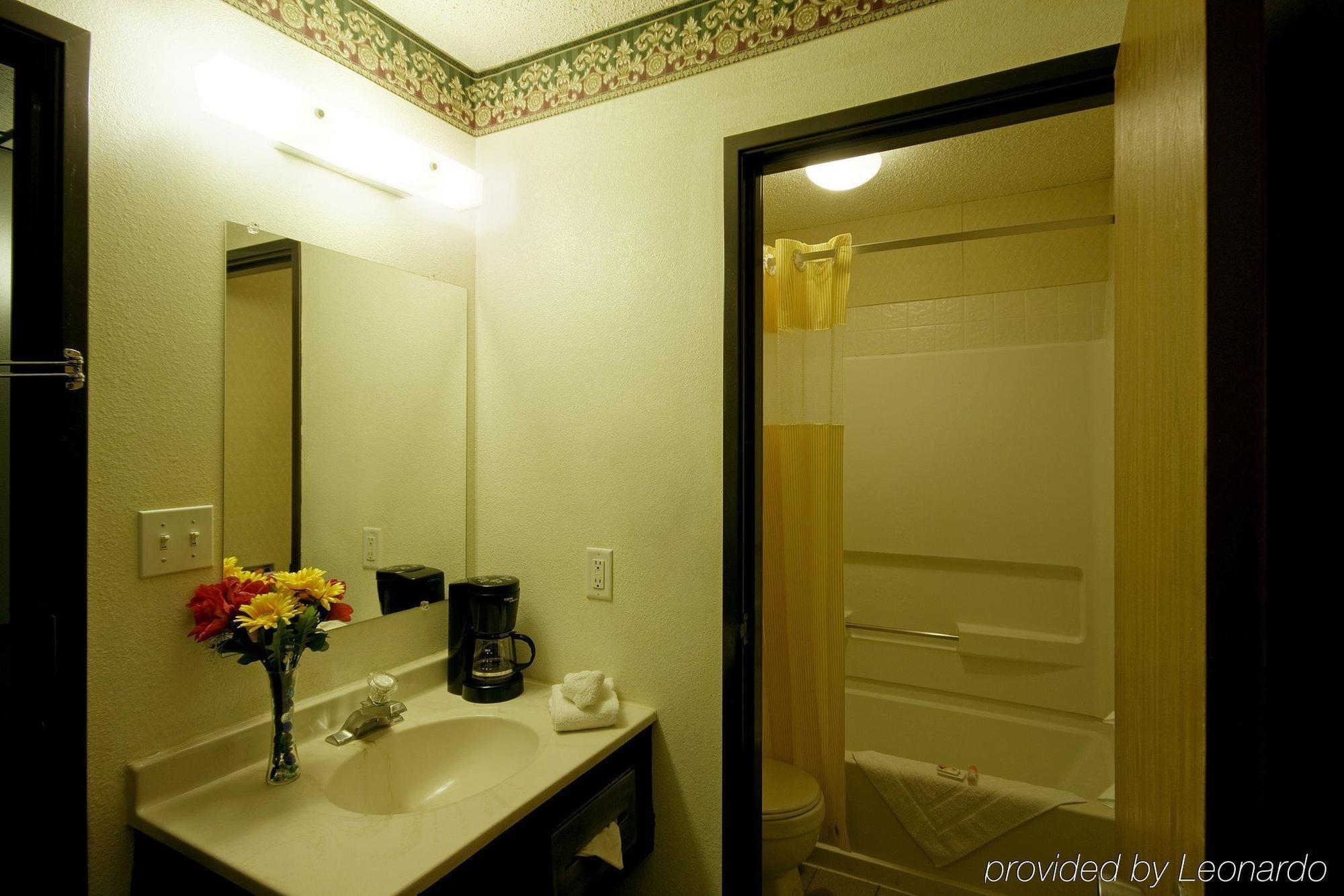 Americas Best Value Inn And Suites - Nevada Room photo